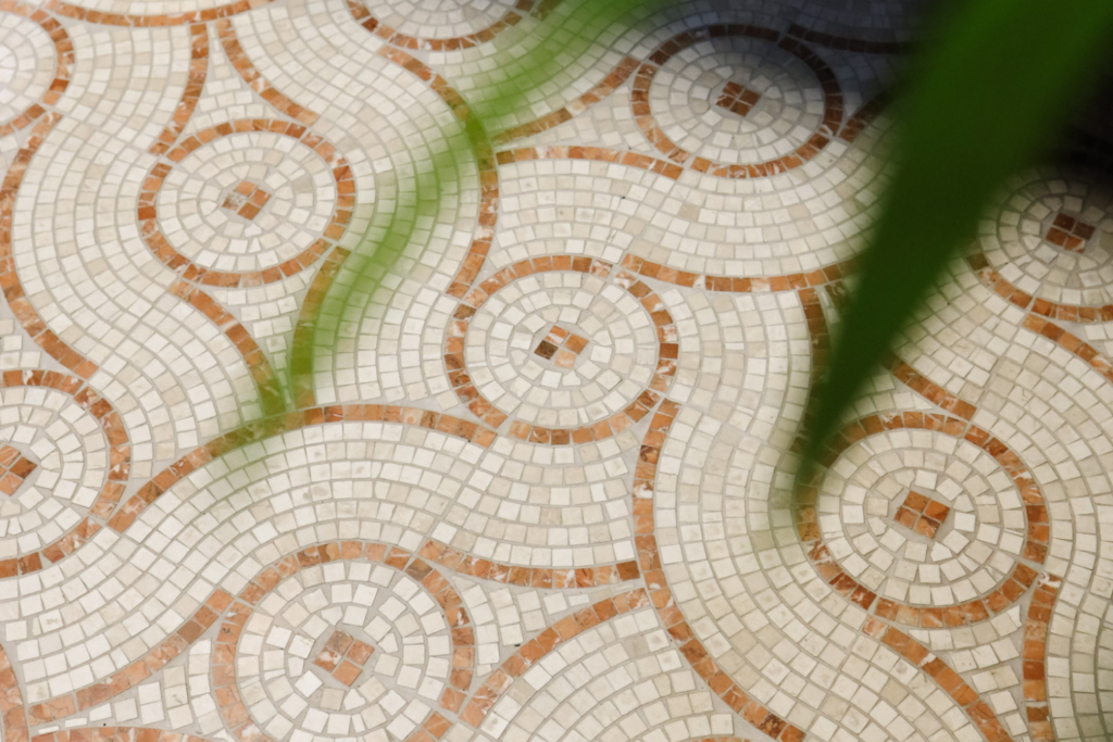 Mosaic Circle Bottocino