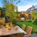 Zomeravonden in de tuin sfeer, eten en gezelligheid buiten