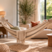 Knusse woonkamer met natuurlijke materialen, planten en een comfortabele hangmat